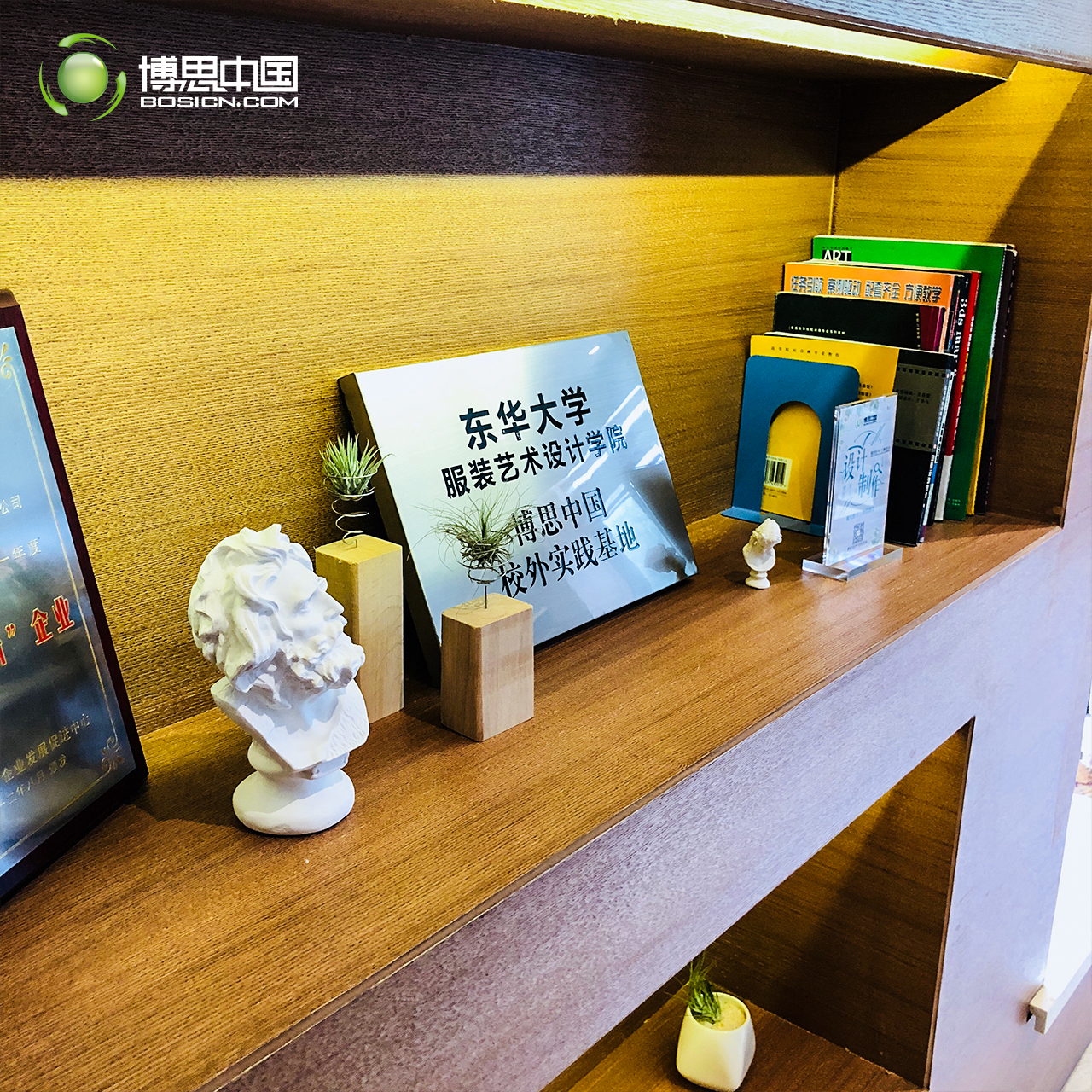 东华大学师生团体莅临TCG彩票
参观(图1)