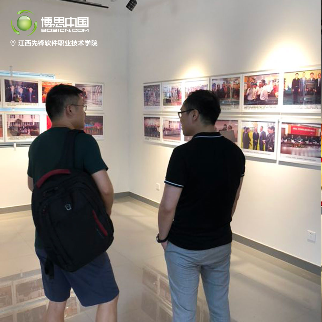 庆贺八一，TCG彩票
教师团体前往南昌大学参观(图2)